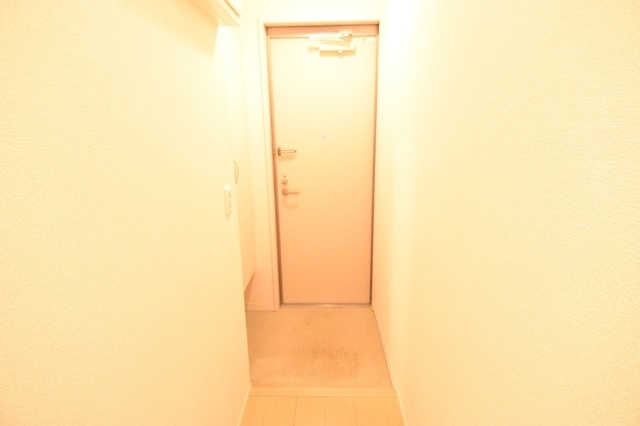 玄関　同物件別部屋の写真