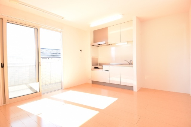 居室・リビング　同物件別部屋の写真