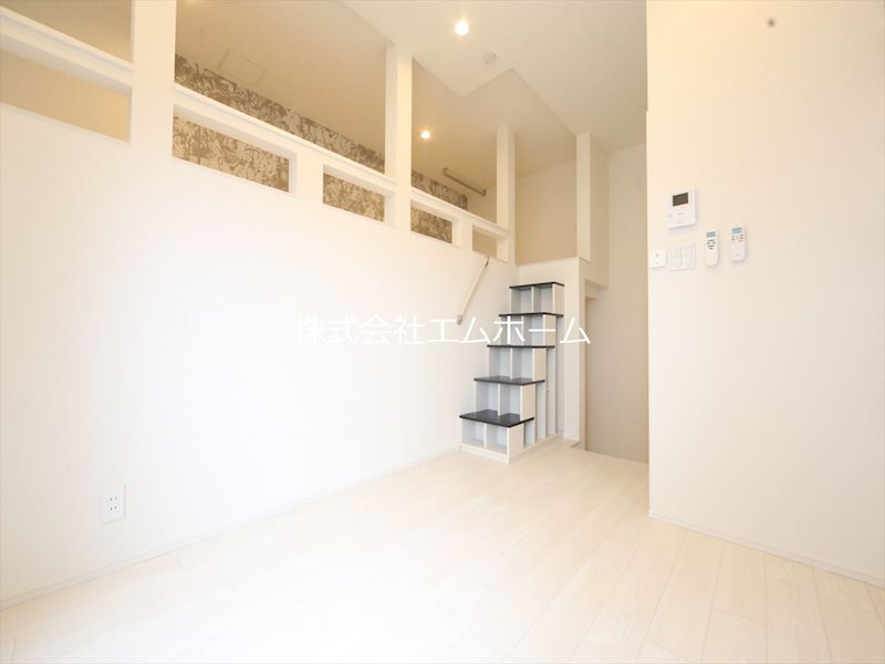 居室・リビング　洋室6帖　ロフト5.5帖（収納にも使えます）