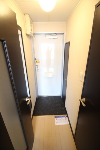 玄関　同タイプ写真の為、現況優先致します。