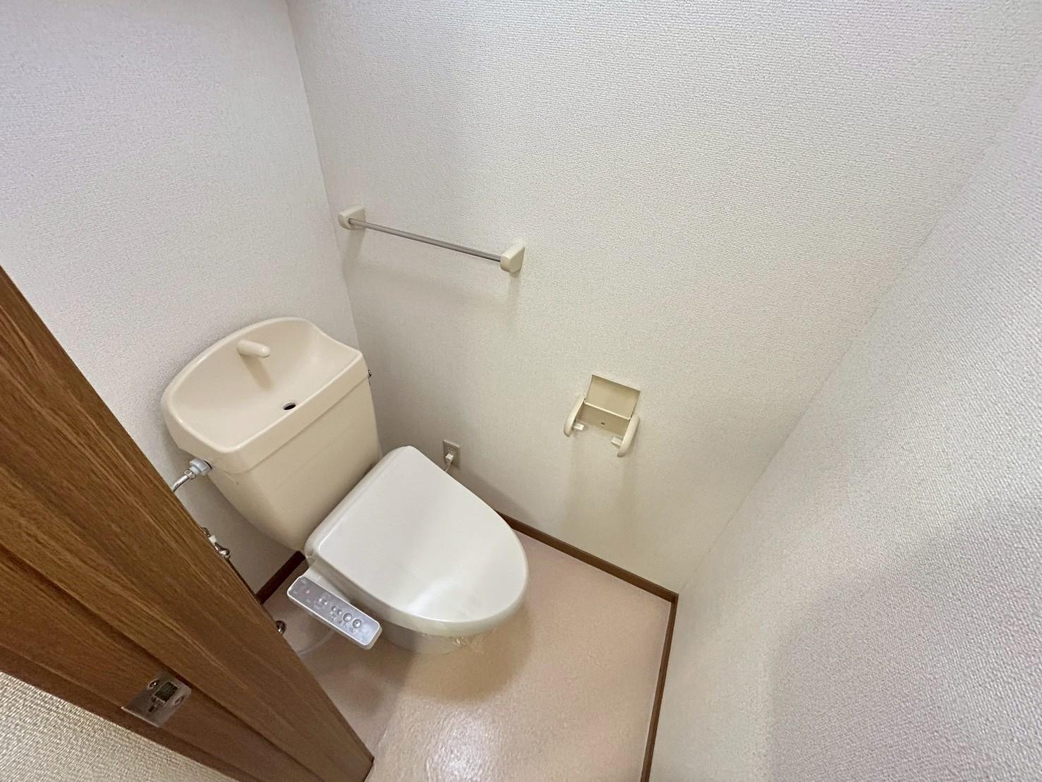 トイレ　温水洗浄暖房便座付トイレ