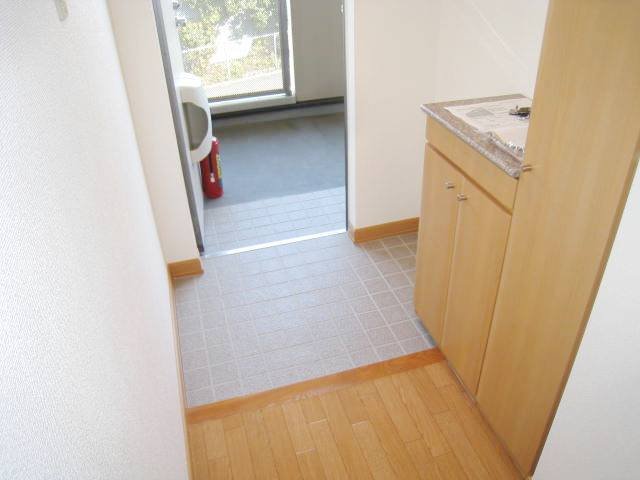 玄関　同物件別号室の写真です。