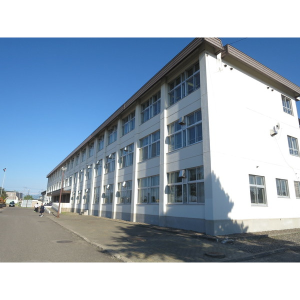 中学校　旭川市立愛宕中学校（中学校）まで1661m