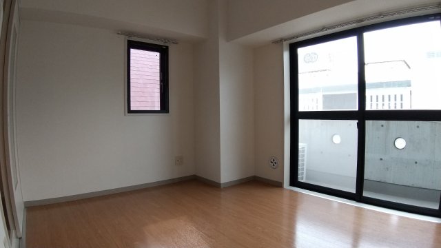 居室・リビング　エアコン付きで快適に過ごせます♪