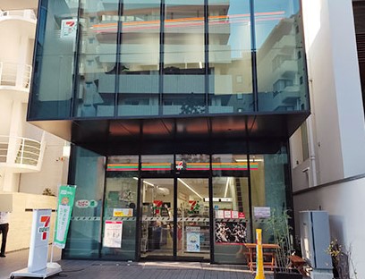 コンビニ　セブンイレブン市ヶ谷駅西店（コンビニ）まで151m