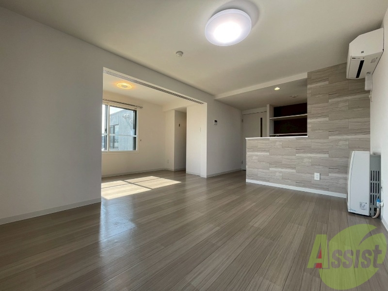 居室・リビング　エアコン付きで快適なリビングになっております！