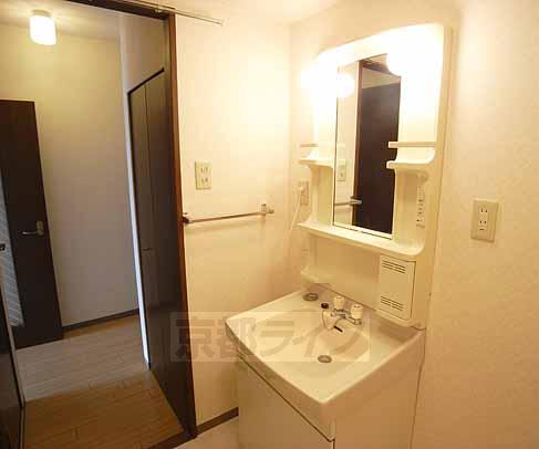 洗面設備　朝の準備も余裕です！
