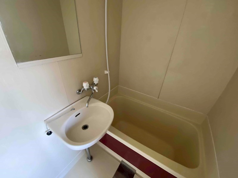 バス・シャワールーム　同物件別部屋写真