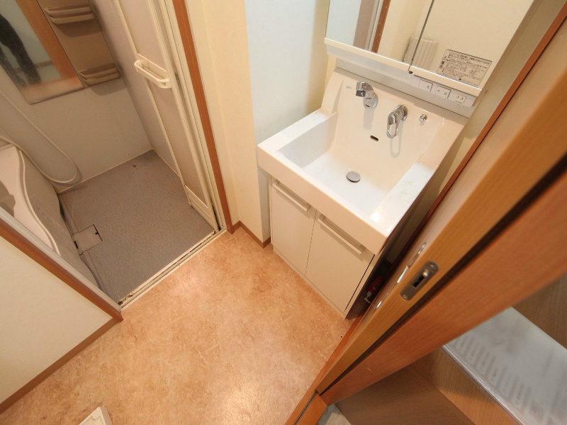 洗面設備　脱衣所　独立洗面台付（シャンプードレッサー付）