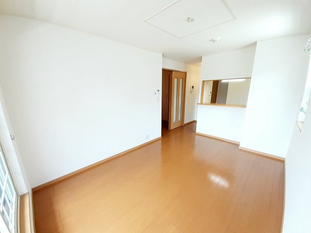 居室・リビング　※別号室の写真です。