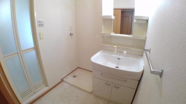 洗面設備　※別号室の写真です。