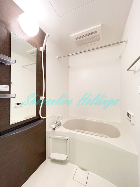 バス・シャワールーム　浴室乾燥付き♪