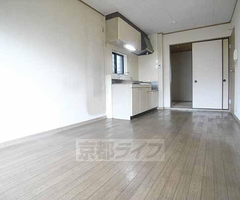 居室・リビング　細長いＬＤＫです。