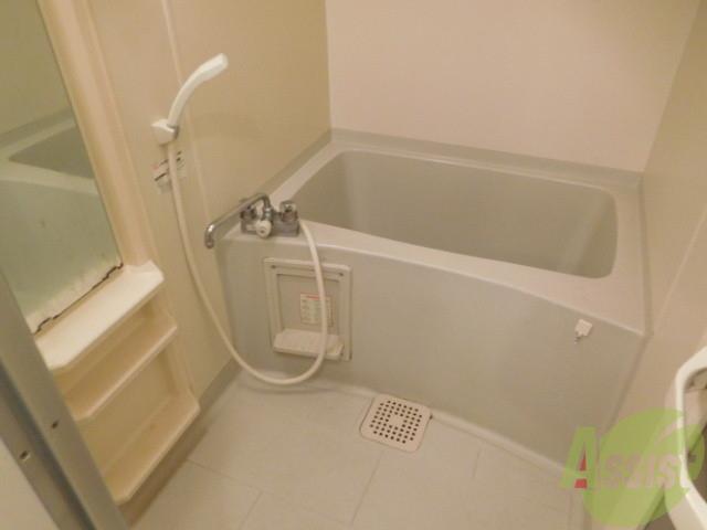 バス・シャワールーム　真っ白お風呂で一日お疲れ様です