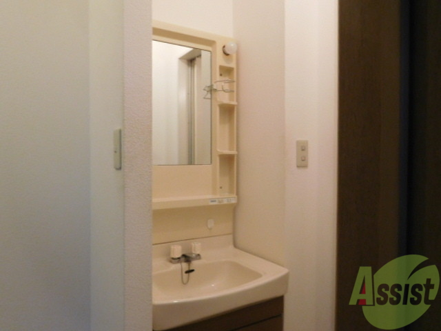 洗面設備　洗面台独立で朝シャンもできます