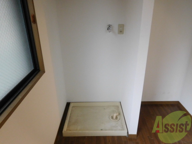 その他設備　室内洗濯置き場で洗濯機も痛みません