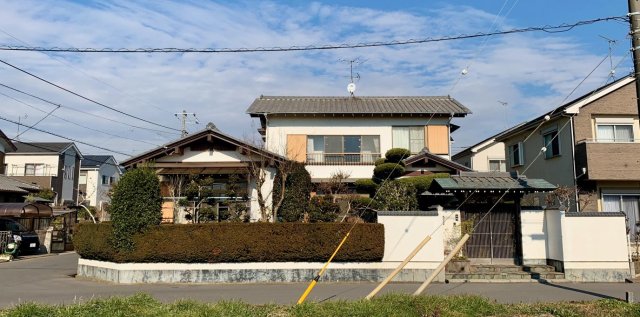 建物外観　2回からは北側窓から印旛沼花火大会を室内に居ながらに望めます