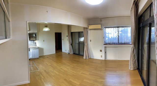 居室・リビング　広々LDKはカウンターの他、リビングテーブルも設置可能です