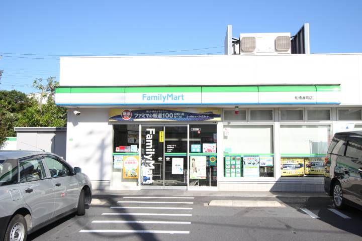 コンビニ　ファミリーマート（コンビニ）まで1024m