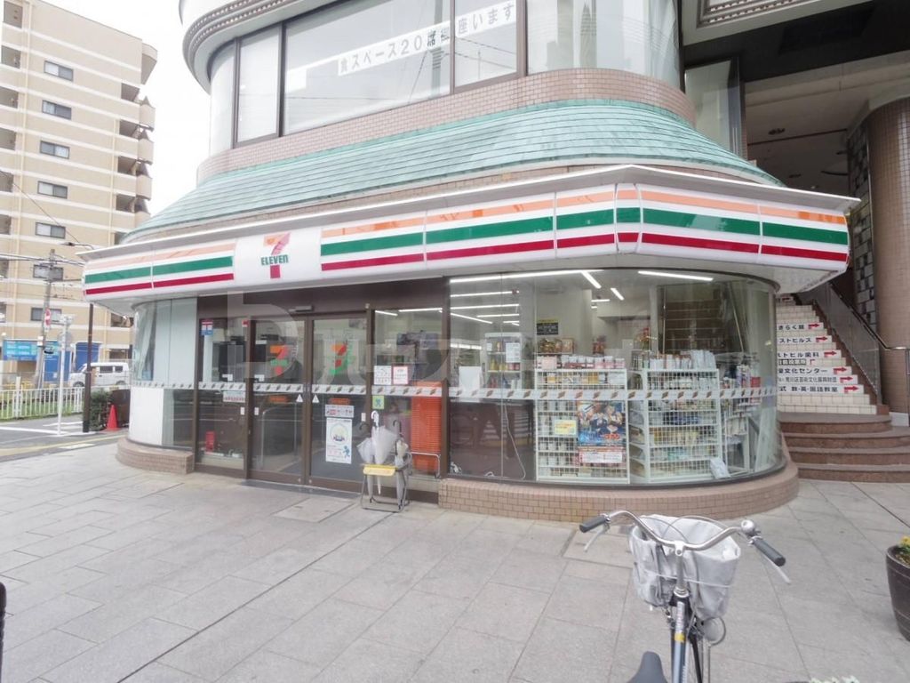 コンビニ　セブンイレブン京成町屋駅前店（コンビニ）まで400m