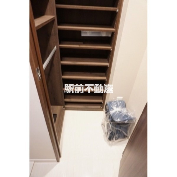 玄関　写真は別部屋