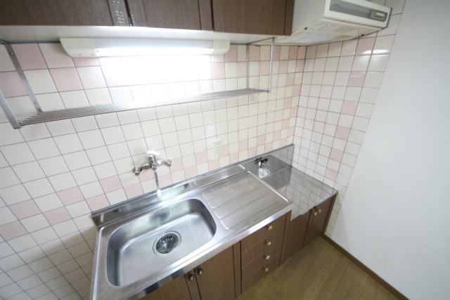キッチン　※同タイプ部屋の写真です。