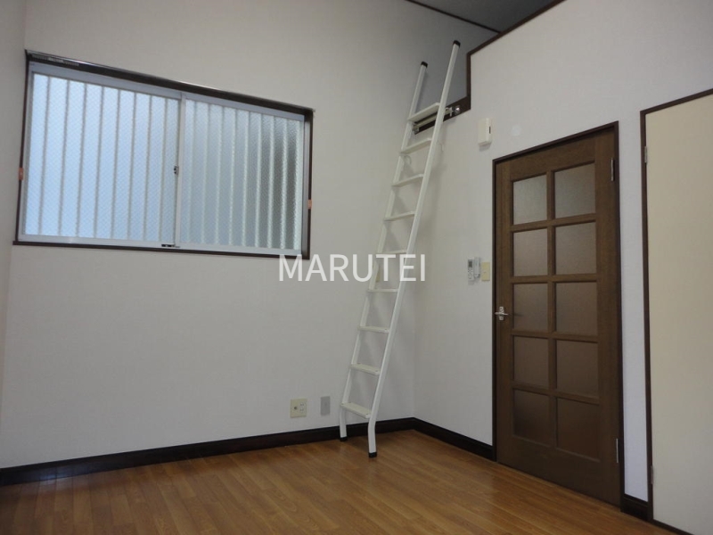 その他共有部分　ロフトへ上がる梯子はこんな感じです。