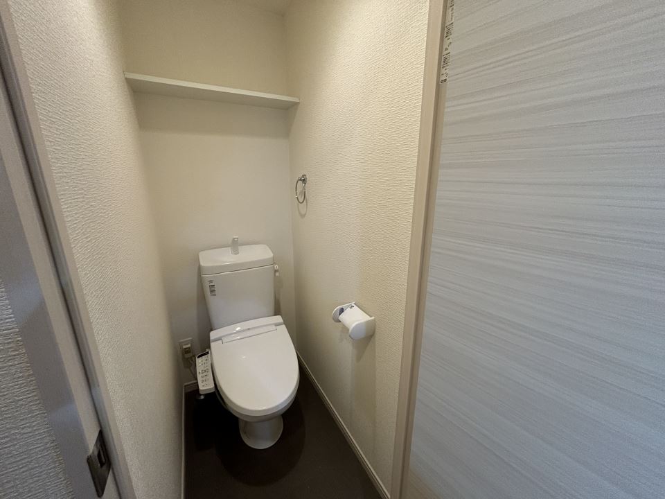 トイレ　温水洗浄便座です