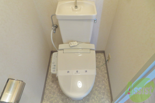 トイレ　白く、清潔感のあるトイレです。消毒済みなのも嬉しいですね。