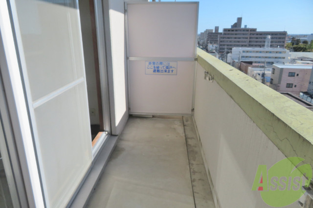 バルコニー　広々としたバルコニーはお洗濯物を干すのに問題ないです。