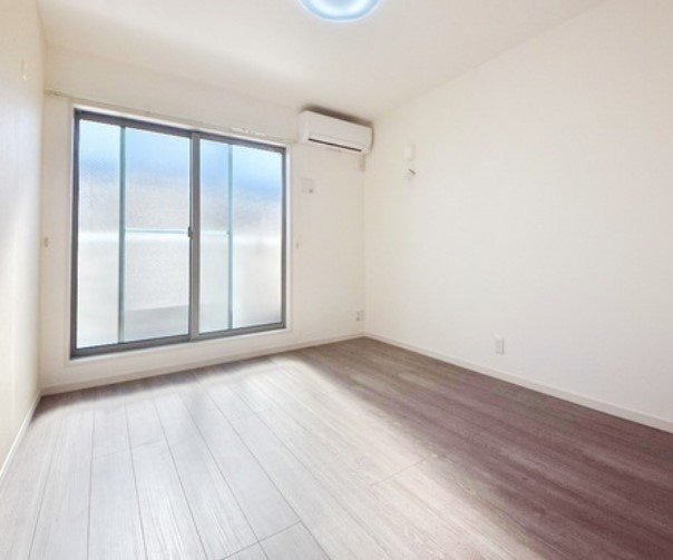 居室・リビング　別部屋参考写真となります