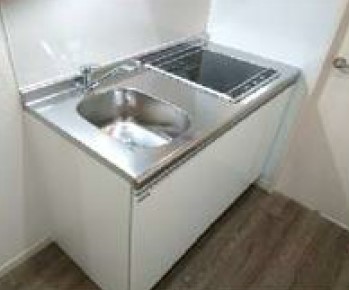 キッチン　別部屋参考写真となります