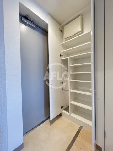 玄関　ルクレ立売堀　下駄箱