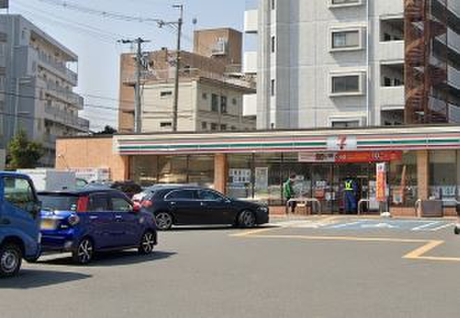 コンビニ　セブンイレブン（コンビニ）まで205m