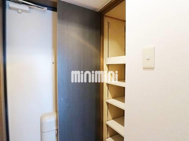 玄関　下駄箱です。