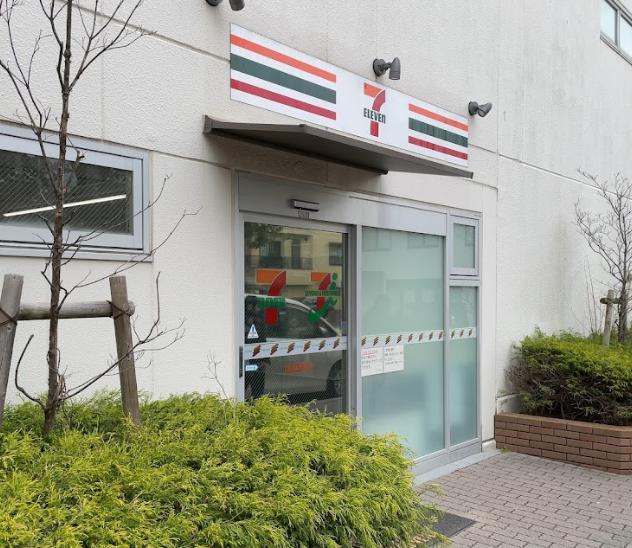 コンビニ　セブン-イレブン 明和病院店（コンビニ）まで408m