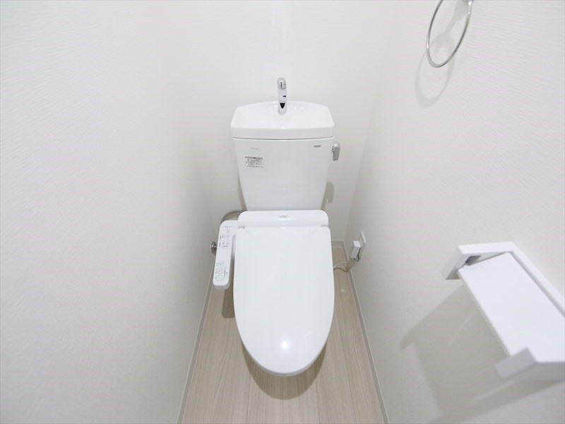 トイレ　温水洗浄暖房便座付トイレ