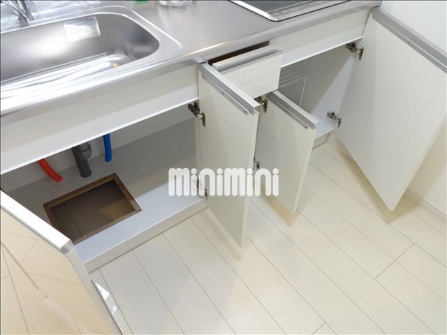 収納　調理器具などが置けます