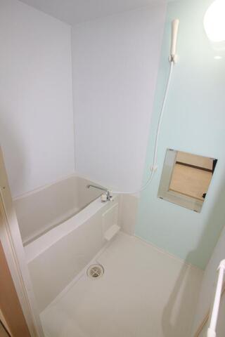 バス・シャワールーム　シャワー付き