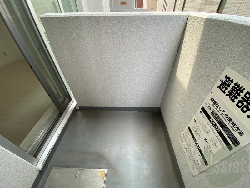 バルコニー　バルコニーは幅があり、広い印象を受けました。