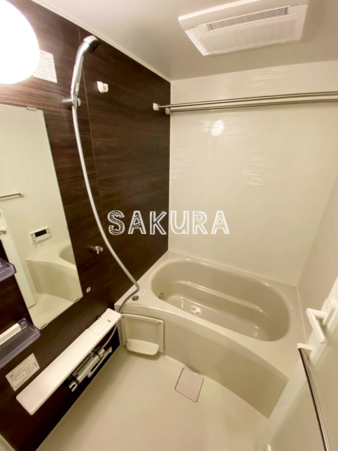 バス・シャワールーム　雨の日でも安心の浴室乾燥機付きです♪