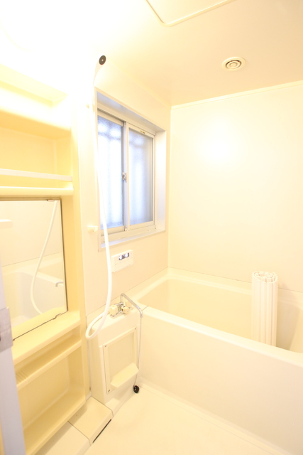 バス・シャワールーム　寒い日も嬉しい追焚機能付きのバスルーム◎