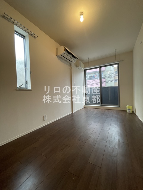 居室・リビング　２面採光なので、明るく風通しのよい過ごしやすいお部屋です♪