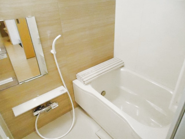 バス・シャワールーム　嬉しい追い焚き・浴室乾燥機付きです♪