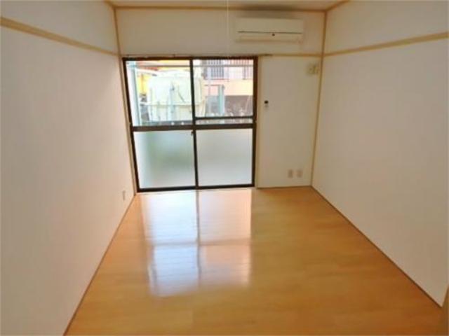 居室・リビング　明るいお部屋です