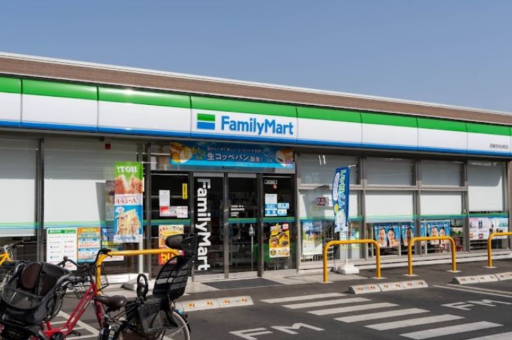 コンビニ　ファミリーマート 西東京向台町店（コンビニ）まで826m