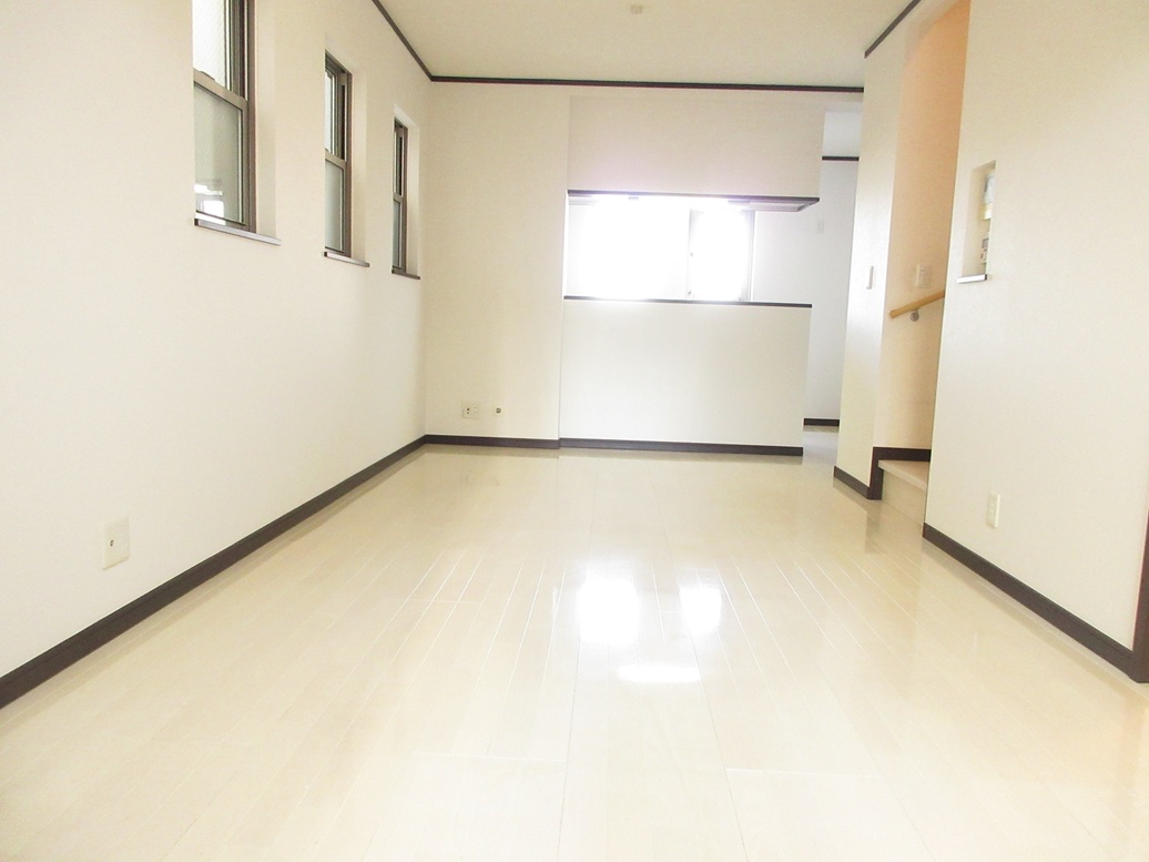 居室・リビング　２階ＬＤＫ１２．８帖フローリング！リビング床暖房付！