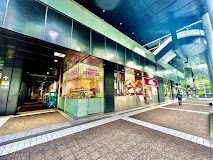 スーパー　成城石井 赤坂アークヒルズ店（スーパー）まで584m