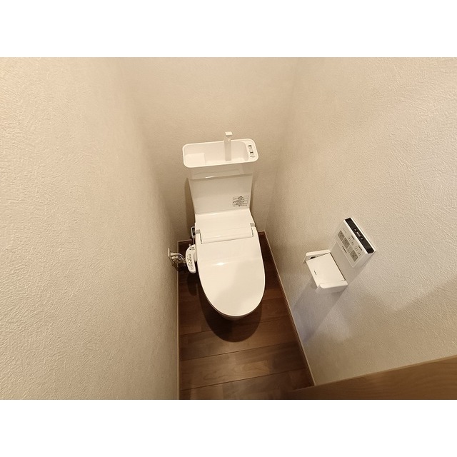 トイレ　※同型隣部屋使用中