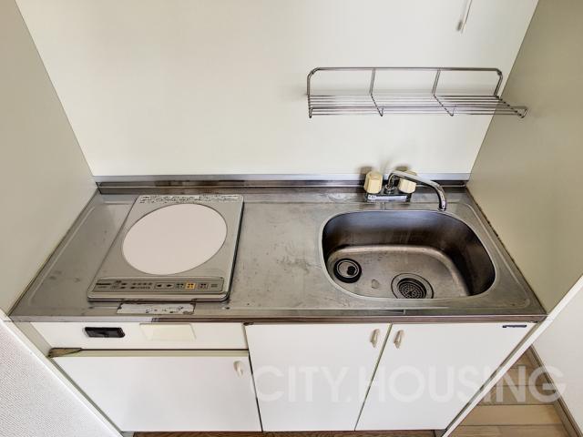 キッチン　※同タイプ部屋の写真です。